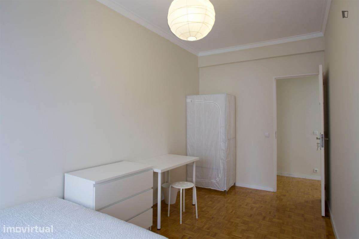 Quarto - localizado em Benfica Lisbon - Grande imagem: 3/10