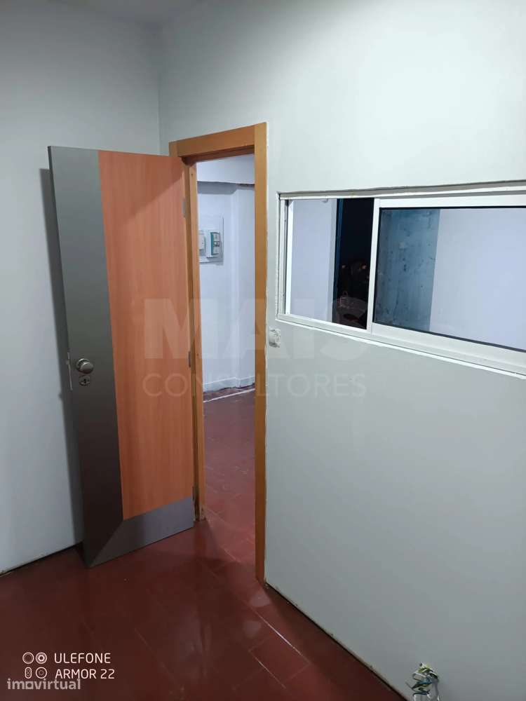 Muito mais de que uma garagem...um espaço com potêncial! - Grande imagem: 4/13