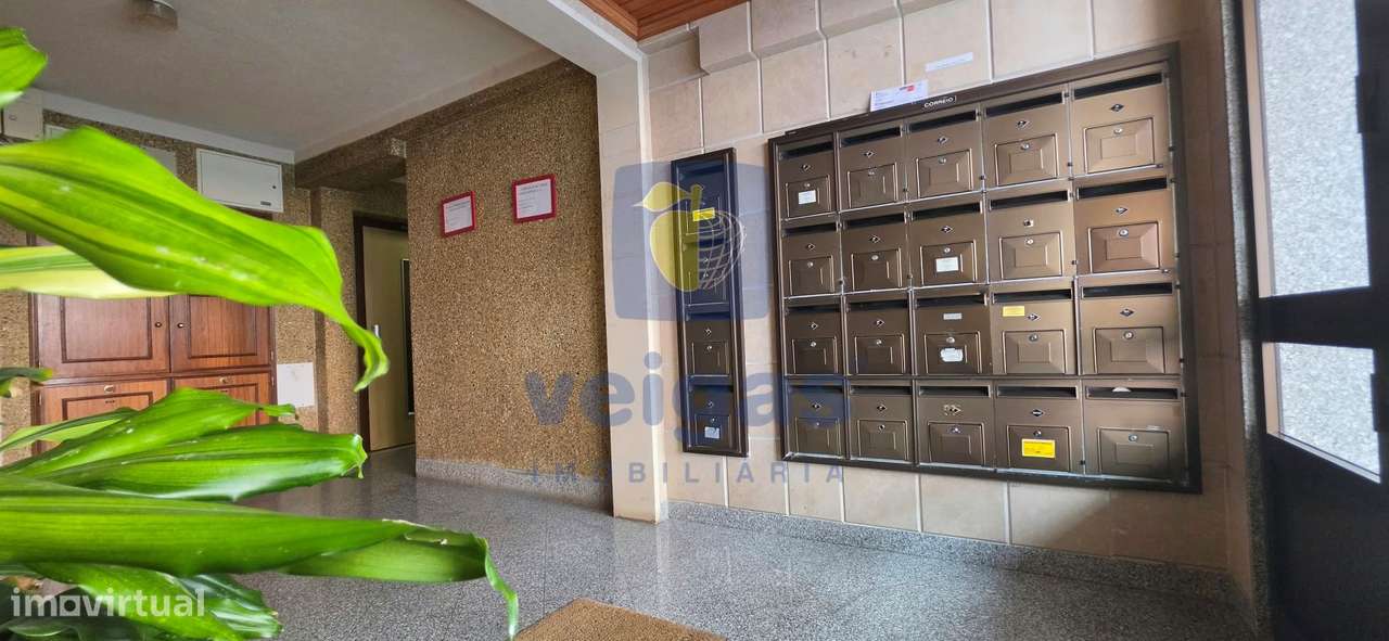 Fantástico T2 Renovado, na Av. da Liberdade – Monte Abraão-20