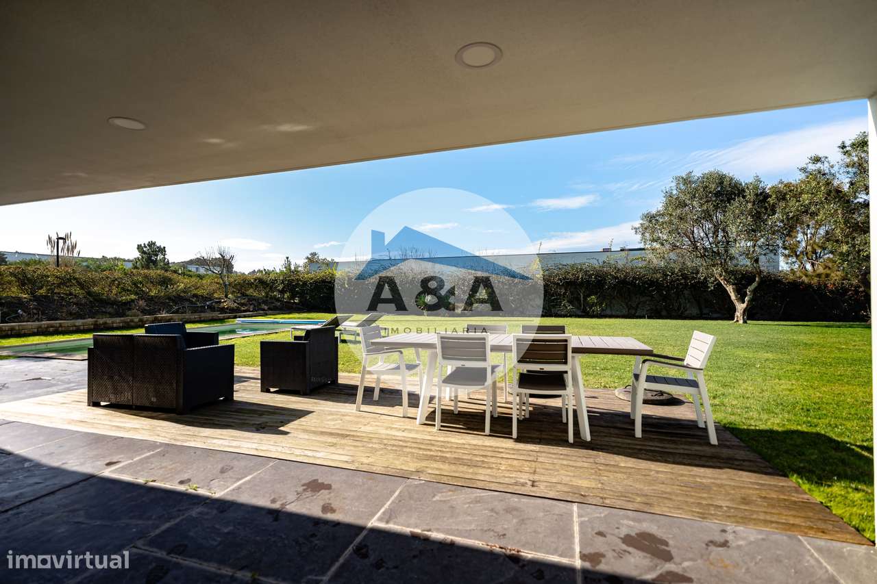 Villa Exclusiva de Arquitetura Contemporânea inserida na Natureza d... - Grande imagem: 3/60