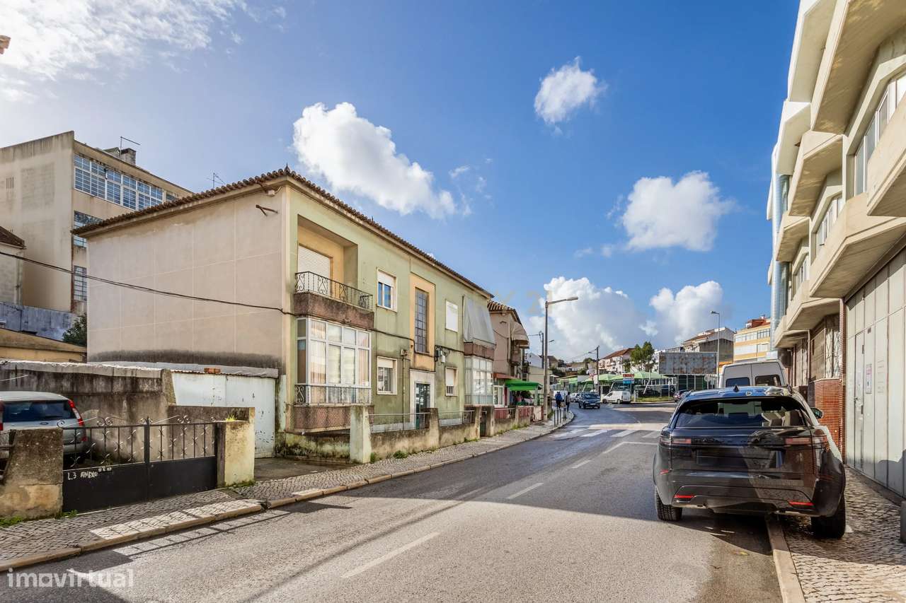 Prédio em Camarate para Investimento - Grande imagem: 2/21