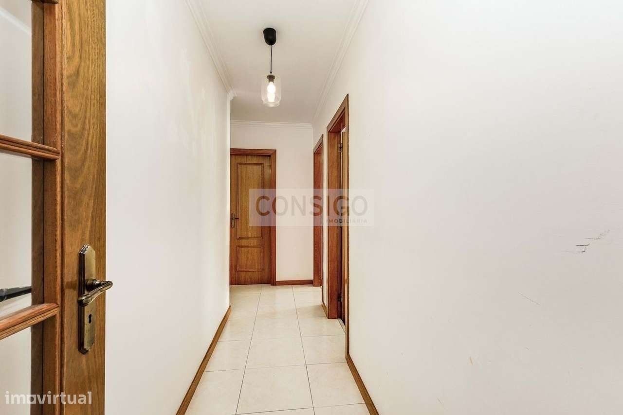 Apartamento T3 com garagem em Rio de Mouro-14