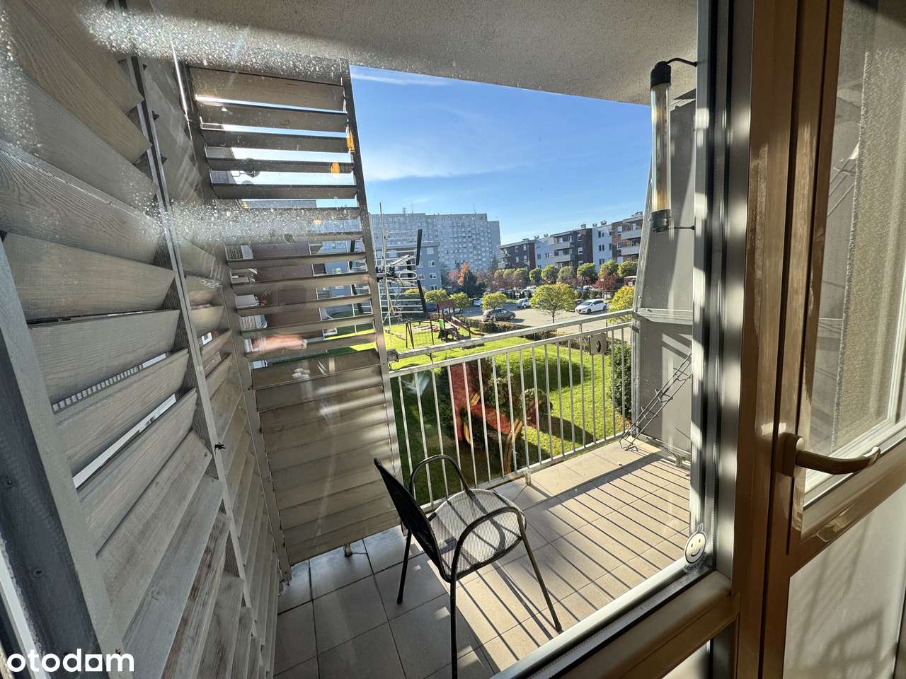 4-pokojowe mieszkanie z dwoma łazienkami, tarasem i balkonem-0