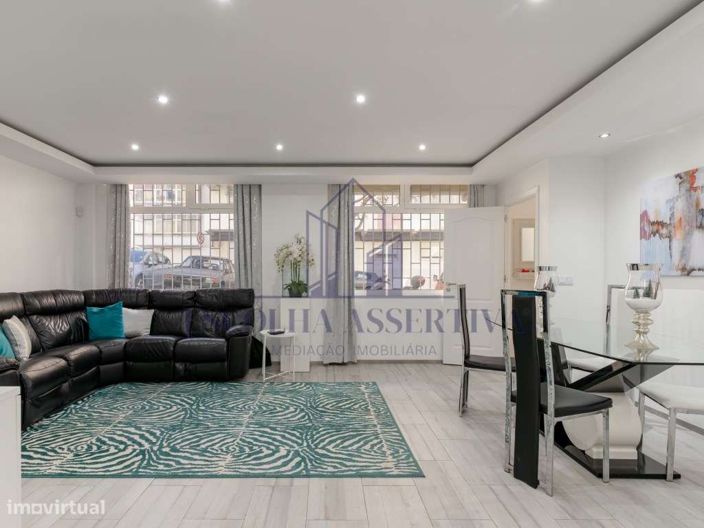 Loja com 95m2 transformada em apartamento T2-20