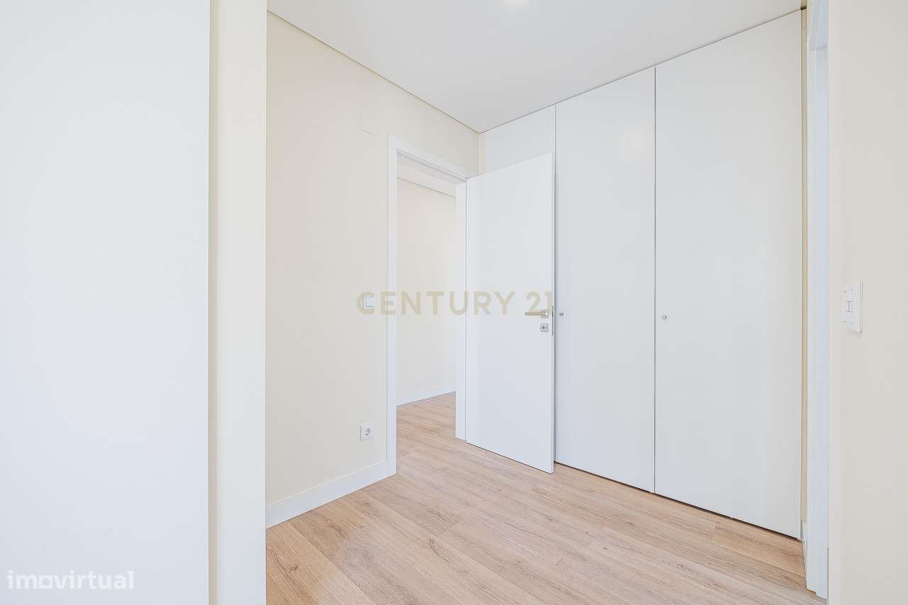 Moradia T4+1 Contemporânea com Piscina-57