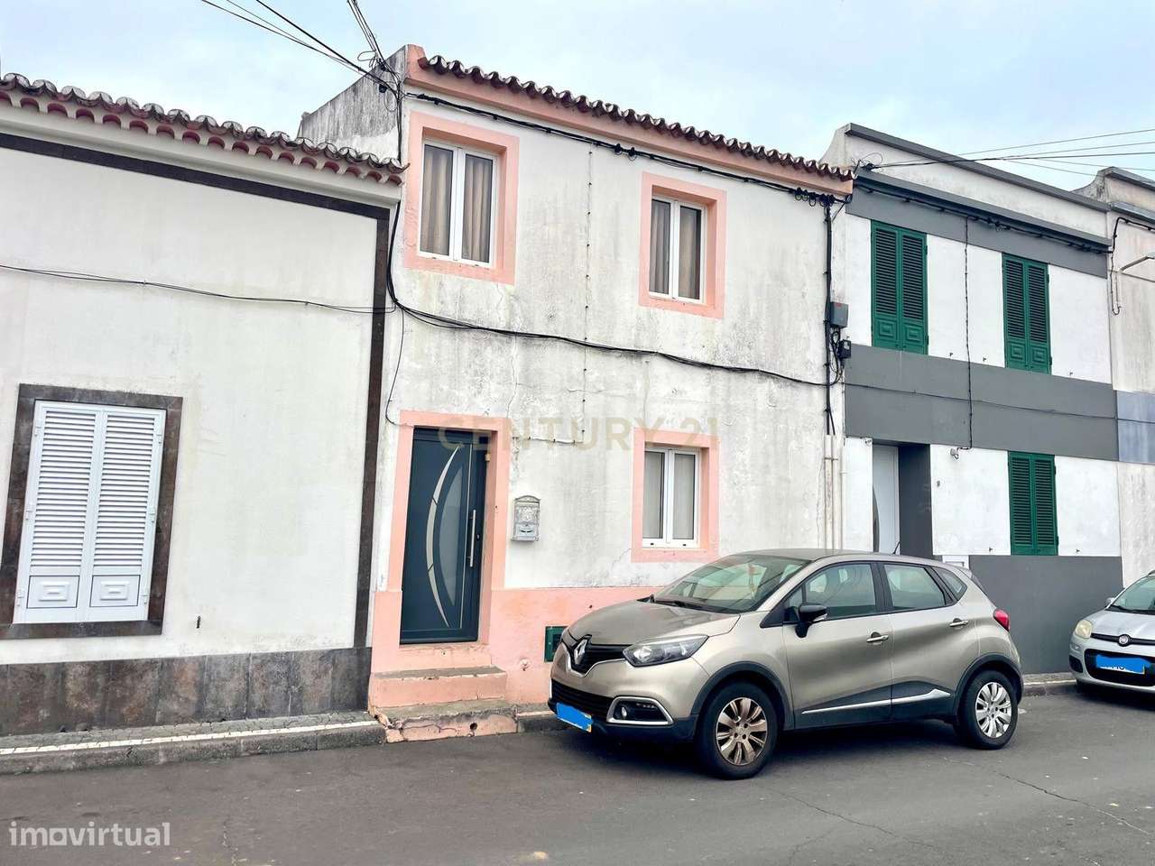 Moradia T2+1 com Quintal e Vista Mar no Centro de Lagoa - Grande imagem: 2/19