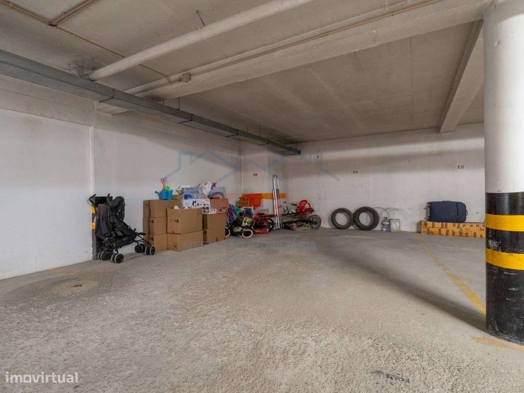 Apartamento T3 boas varandas com 2 lugares de garagem, bastante cen...-25