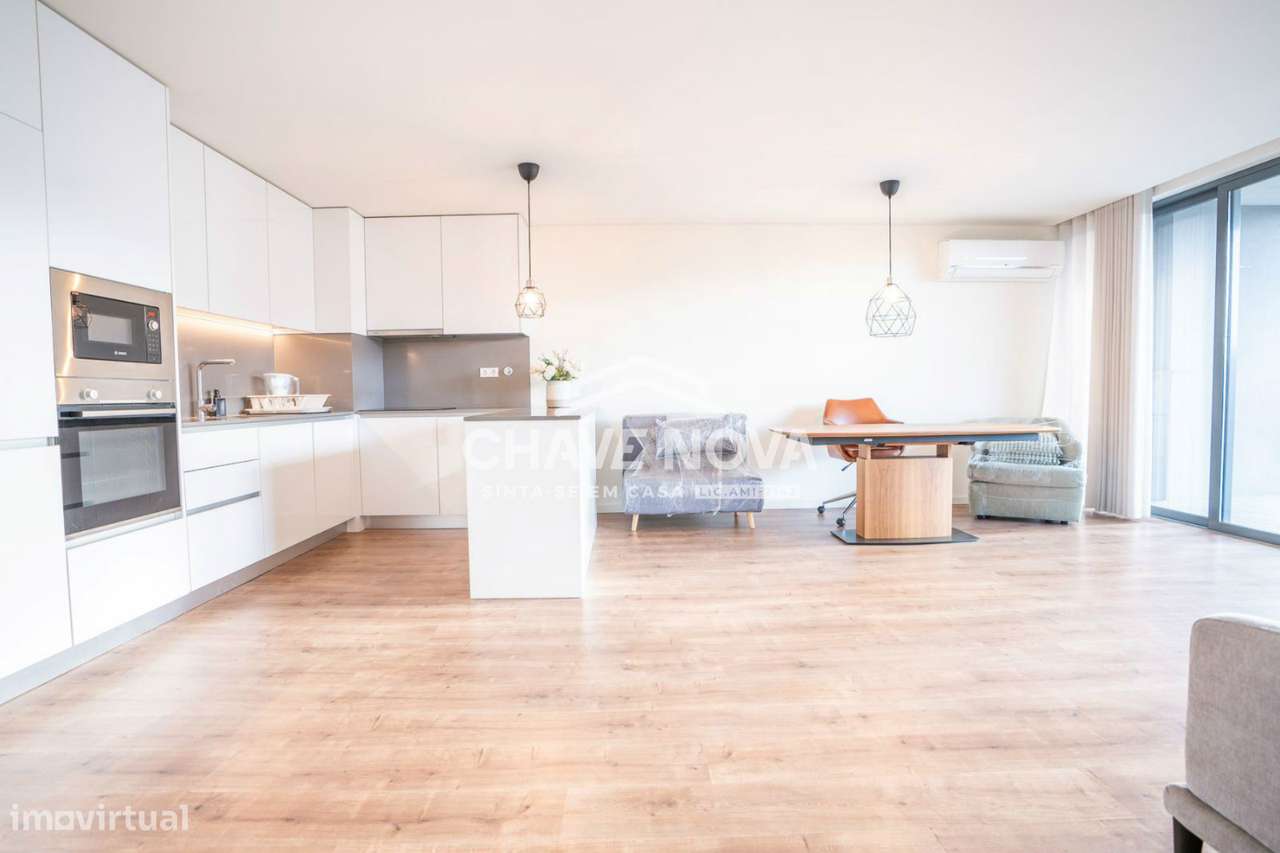 T3 c/ Varanda e Lugar de Garagem em Oliveira do Douro - Grande imagem: 5/21