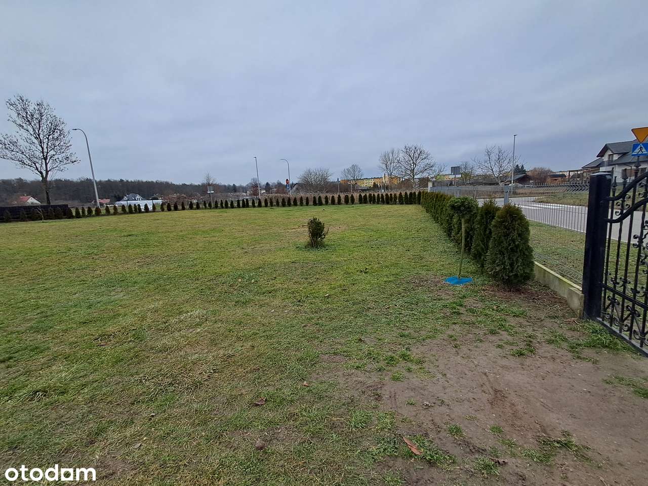 Atrakcyjna działka budowlana 1300 m² – Poniatowa | Media | Ogrodzona - Pełny obrazek: 3/15