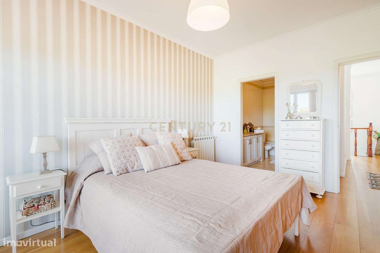 Moradia T3 Cascais venda | Jardim Privativo e Vista para o Parque Natu-16