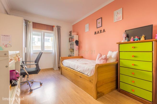 Apartamento T3 em Excelente Localização na Quinta do Conde-16
