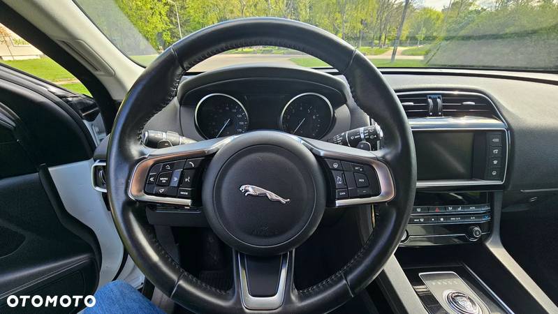 Jaguar F-Pace 25t AWD Prestige - 25