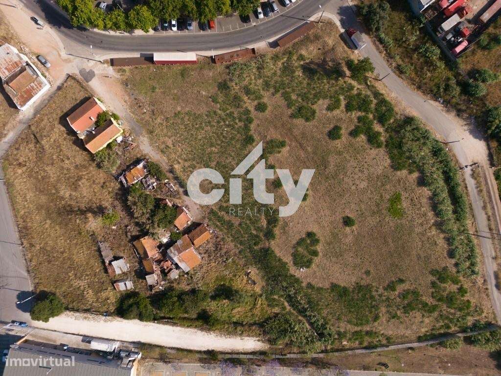 Terreno urbano com 9.154m2 em Odivelas, junto com os terrenos ao lado - Grande imagem: 2/20