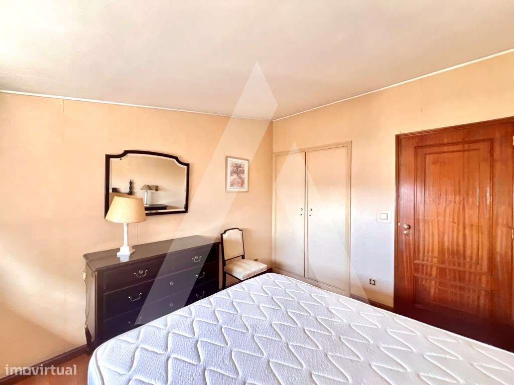 Apartamento T4 Duplex no centro de São João da Madeira-38