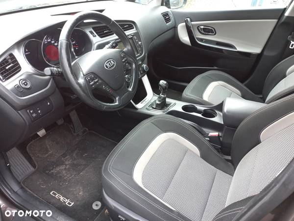 Kia Ceed - 8