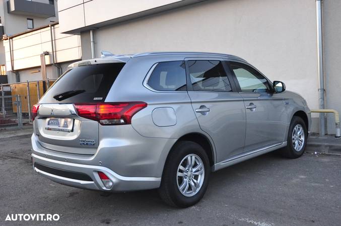 Mitsubishi Outlander - 3