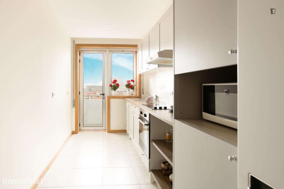 Apartamento com 3 quartos - localizado em Cedofeita Porto - Grande imagem: 4/10