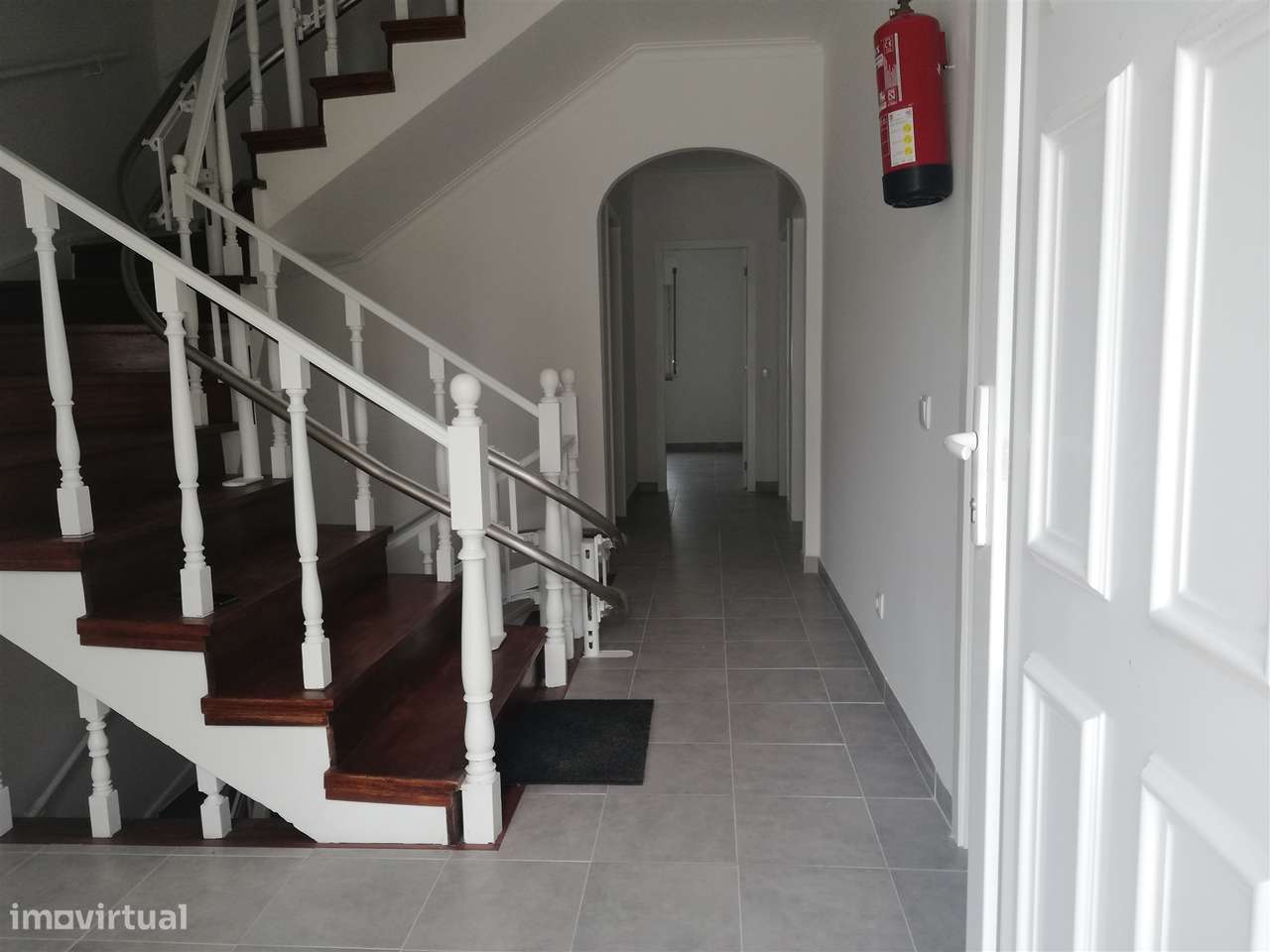 Moradia T7+2 em zona central da Parede. - Grande imagem: 2/33