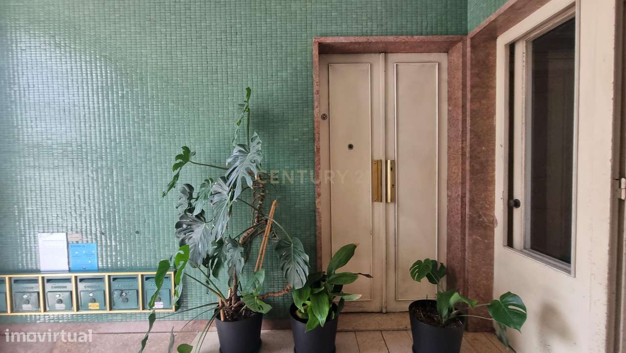 Apartamento Pombalino de Charme com 8 Assoalhadas – Av. Almirante Reis - Grande imagem: 3/37