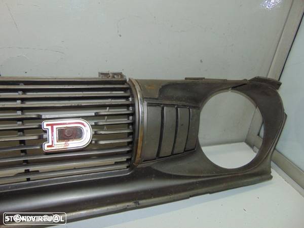 Datsun 120Y grelha frontal - 4