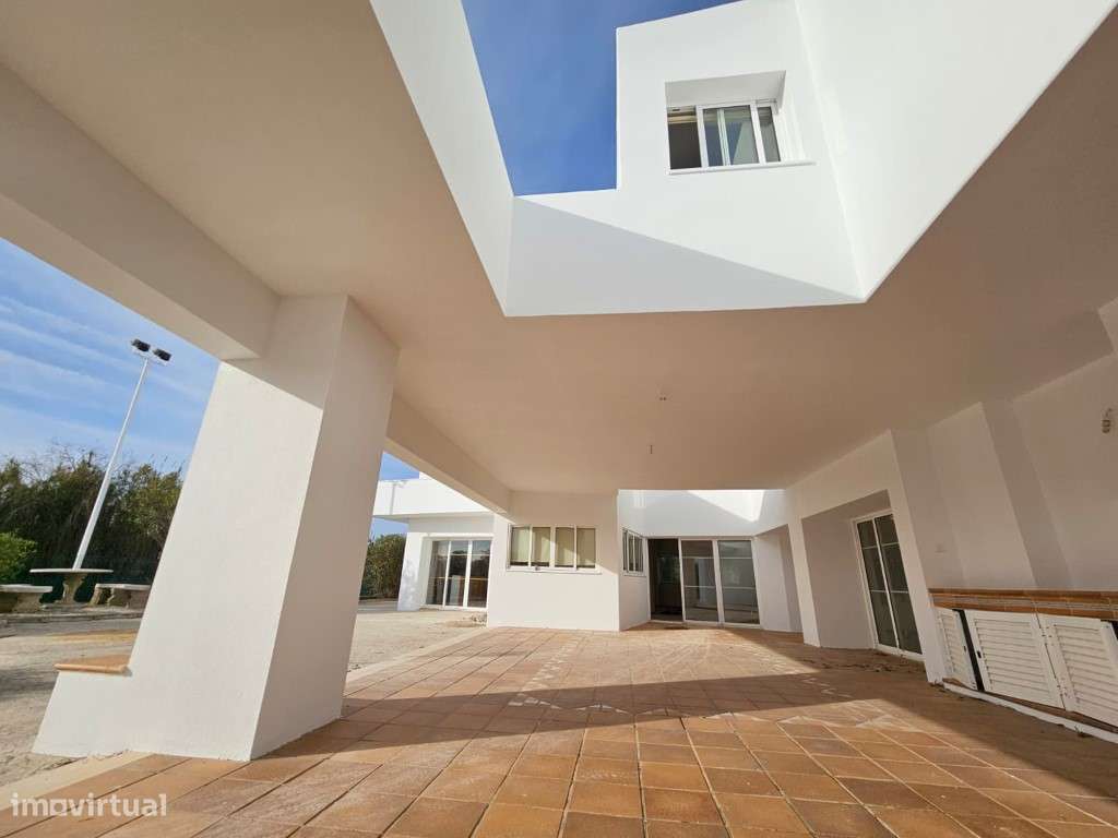 Moradia com 6 quartos, 5.200 m² de terreno e vista mar em Quarteira - Grande imagem: 4/30
