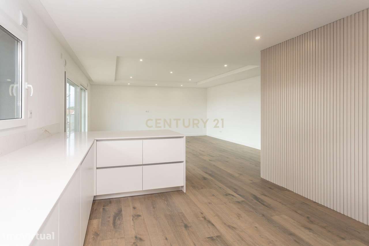 Dois Apartamentos Modernos (T3 + T2) na Qta. do Desembargador – Feijó-27