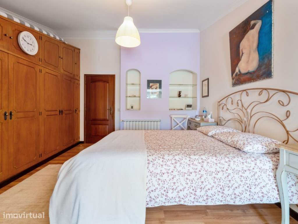 Moradia Isolada com 3 pisos, piscina, court de ténis-24