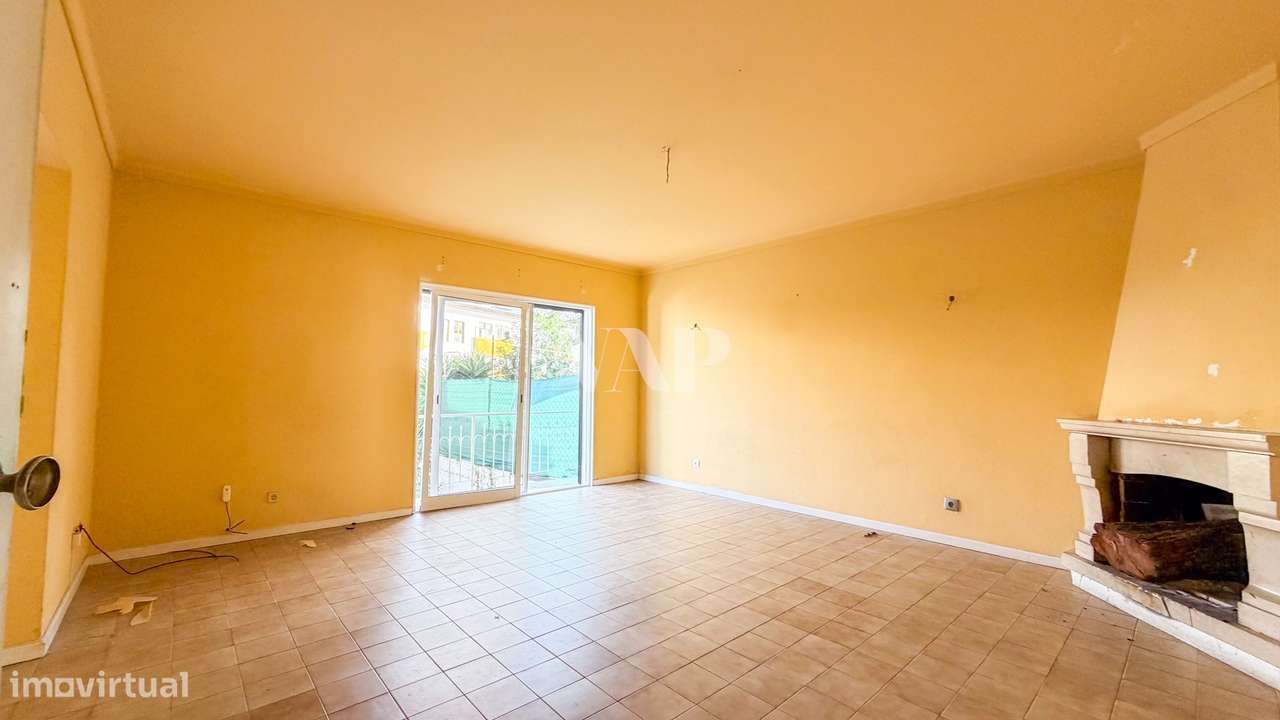 Moradia 2+1 Quartos para Renovar a 400m da Praia – Quinta do Romão, Qu - Grande imagem: 2/35