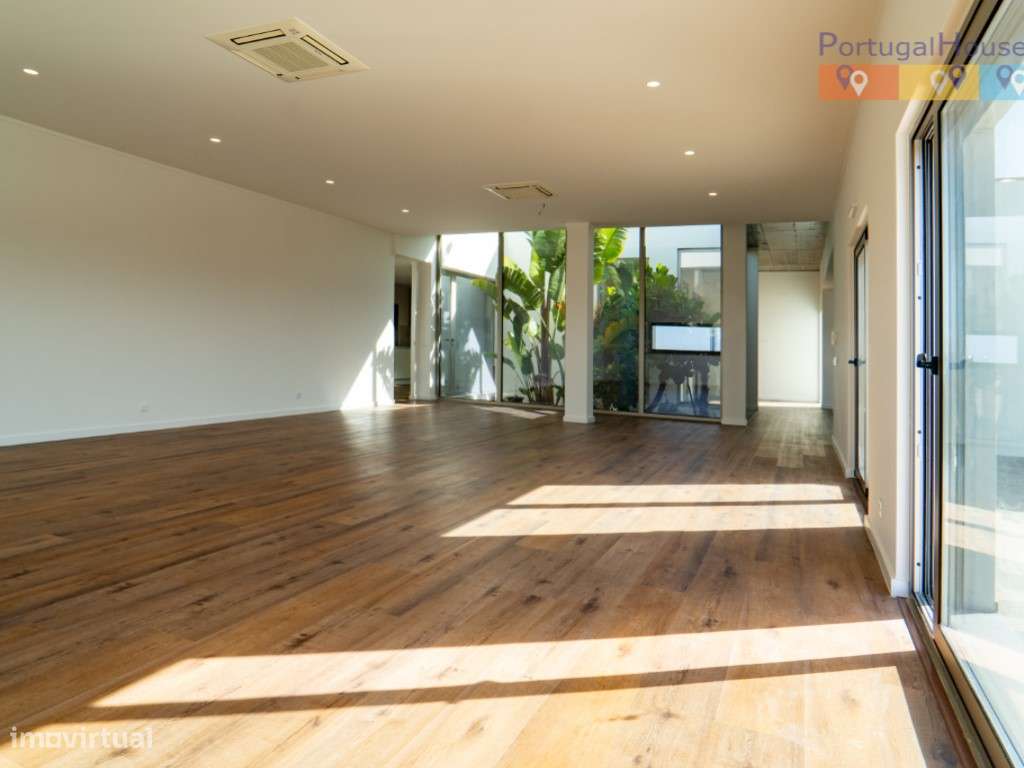 Moradia T4 de Luxo com terreno de 5.300 metros quadrados-24