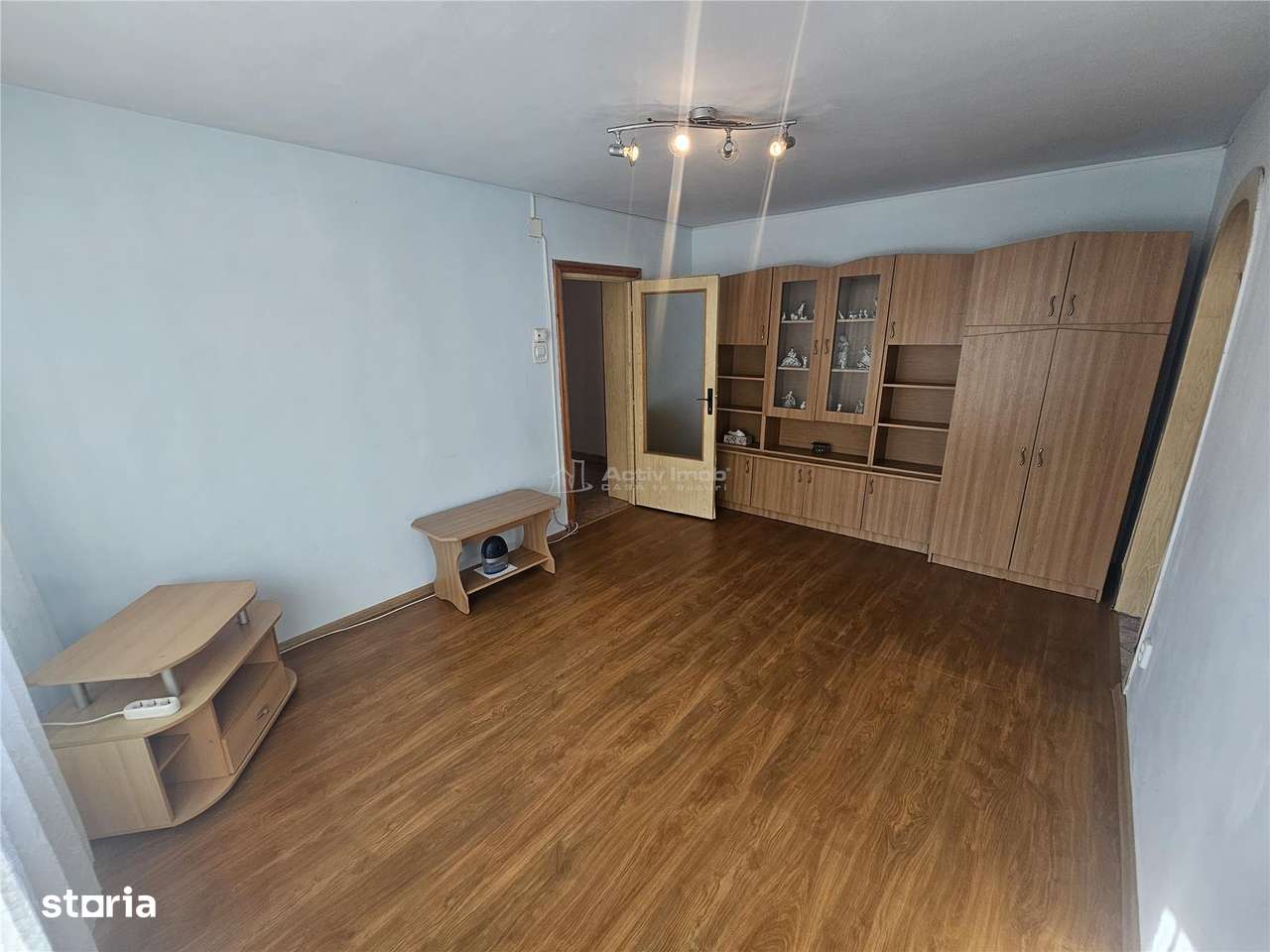 Resita, 2 Cam. Cf. 1, Et. 1, Bulevard, Micro 1 - Imagine principală: 2/20