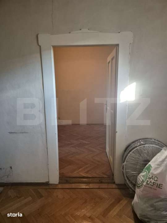 Casa, zona centrala, curte comuna - Imagine principală: 2/6