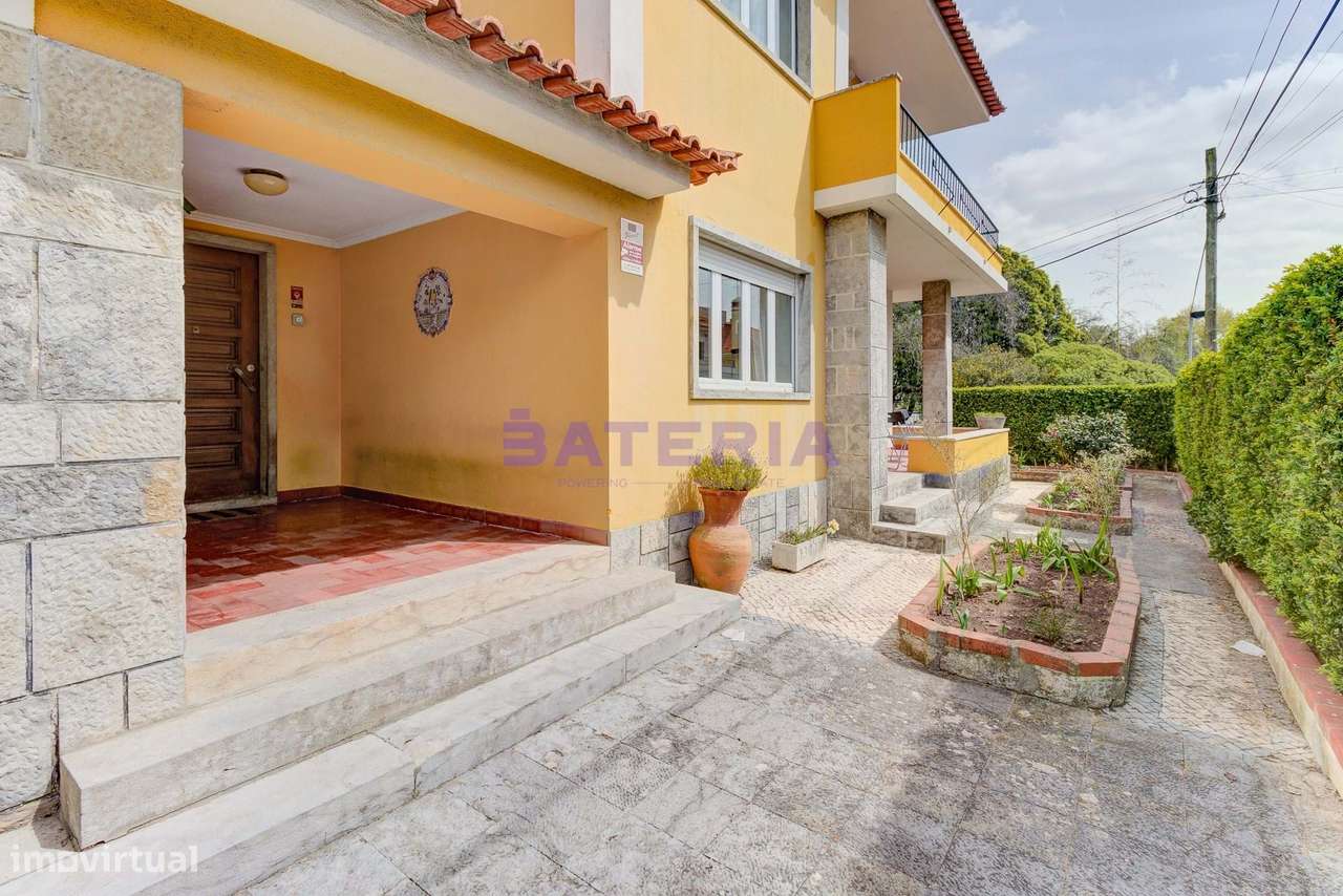Moradia Independente T5 em Linda-a-Velha-35