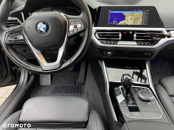 BMW Seria 3 330i xDrive Sport Line - 9