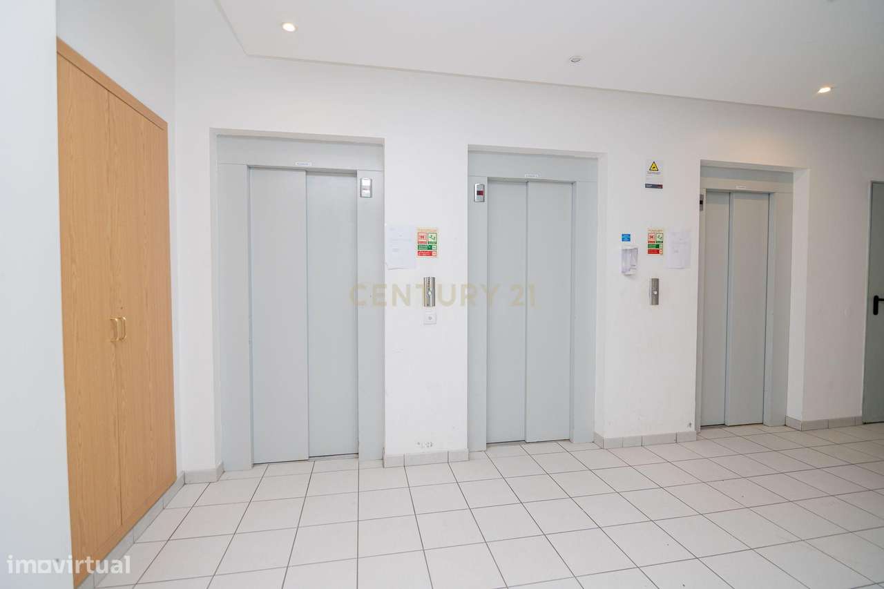 NÃO PERCA ESTA GRANDE OPORTUNIDADE! APARTAMENTO T1 MODERNO E ESPAÇOSO - Grande imagem: 3/17