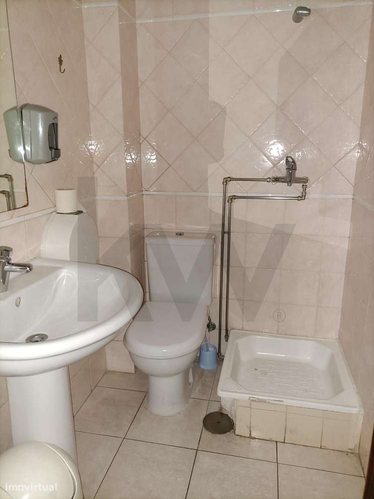 VENDA | ESPAÇO COMERCIAL COM ARRECADAÇÃO – CENTRO DE ALVERCA-9