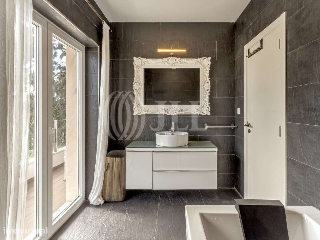 Moradia T4 com garagem e piscina, em Barcarena, Oeiras-18