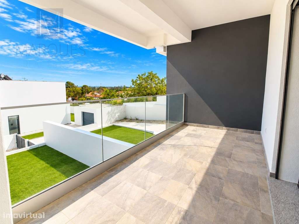 Moradia V4 com Garagem, Logradouro e Jardim em Vale de Milhaços - C...-6