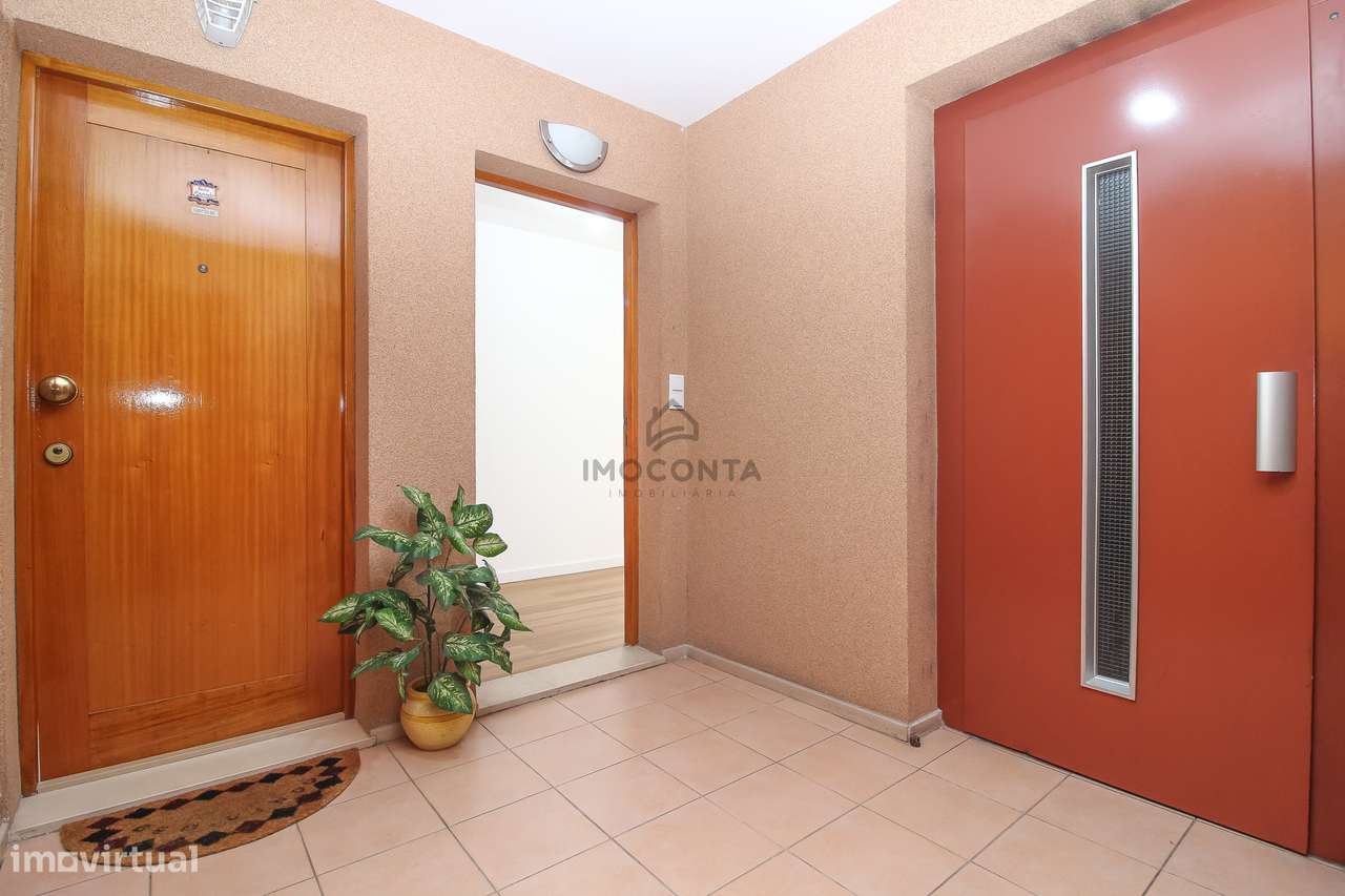 T2 Renovado c/ Garagem na Maia-19