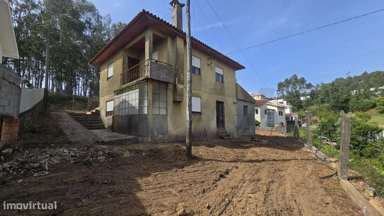 Moradia T3 Isolada com Terreno em Escapães – Excelente Potencial!-2