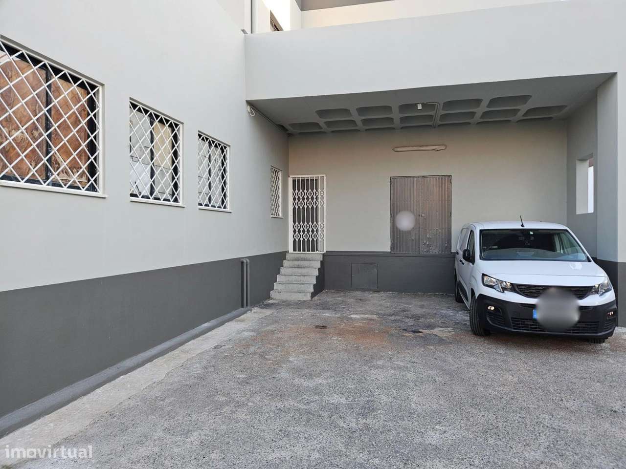 Escritório com Armazém Venda Carnaxide | 1.520 m2 | 11 Estac-21