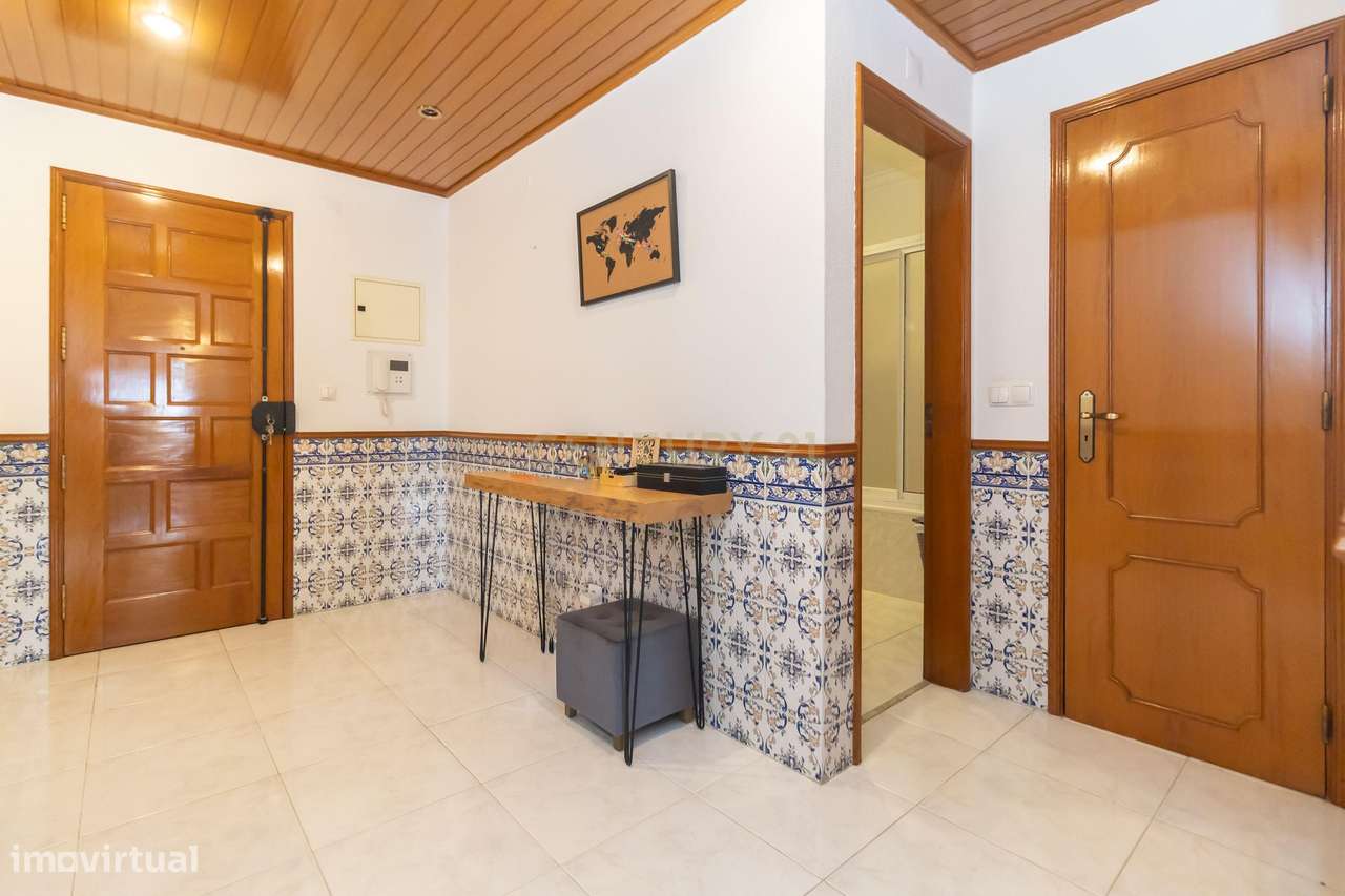 Apartamento T2 com Parqueamento, Elevador, Pronto a Habitar – Uma Opor-6