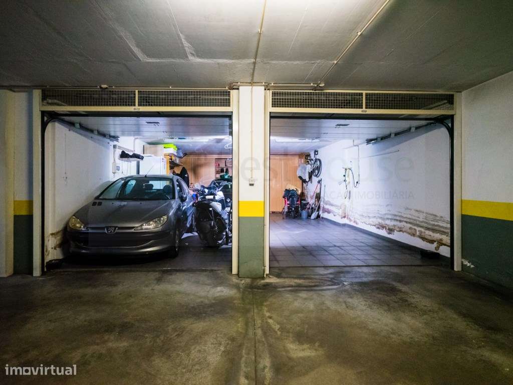 T3 Queluz com Terraço , garagem e suite.-33