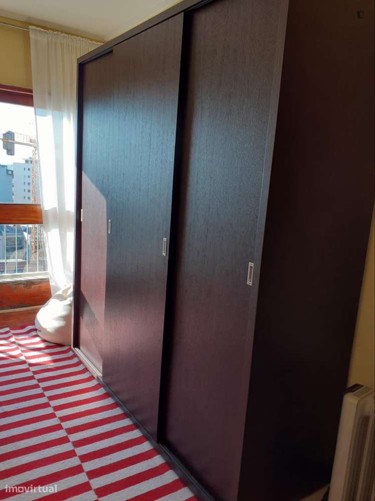 Quarto - localizado em Matosinhos Porto - Grande imagem: 5/6