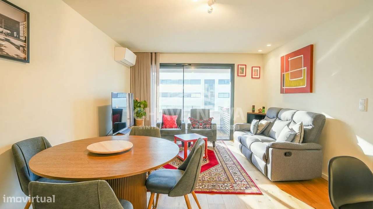 T2 c/ Varanda e Lugar de Garagem em Oliveira do douro - Grande imagem: 2/21