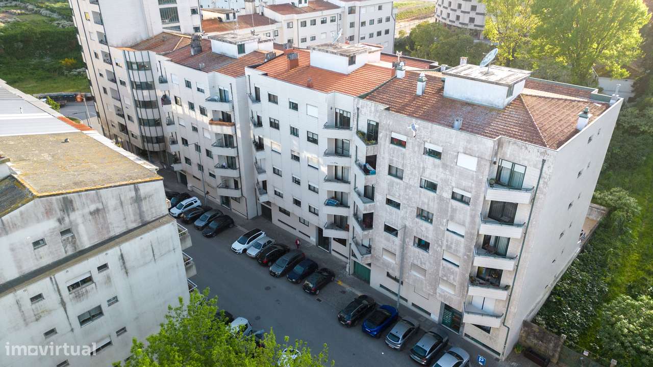 T2 +1 com 102 m² | Varanda | Perto do Metro e Baixa Ribeirinha-22