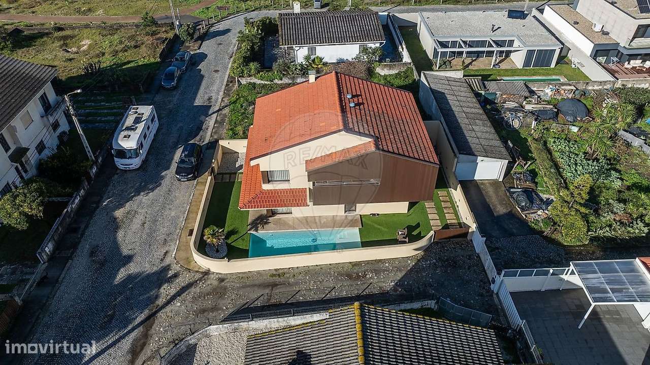 Moradia T4+1 em Esposende-28