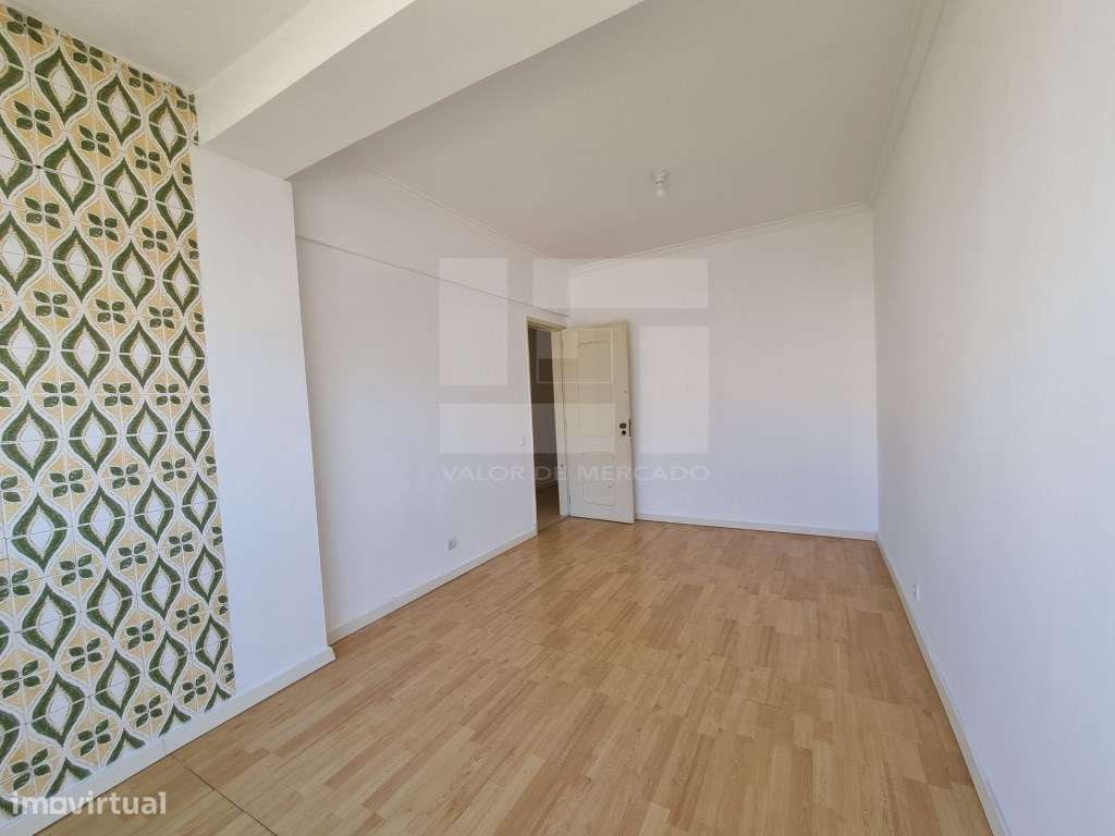 Apartamento T3 usado para venda em Mina de Água, Amadora.-19
