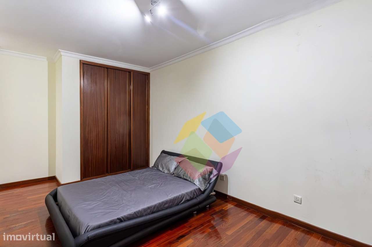 Excelente T2 no Último Andar com Terraços e Garagem em São João de-14