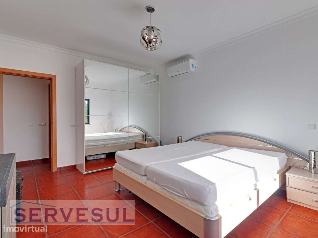 Charmosa Moradia de 2 pisos com 3 quartos espaçosos, garagem, pisci...-15