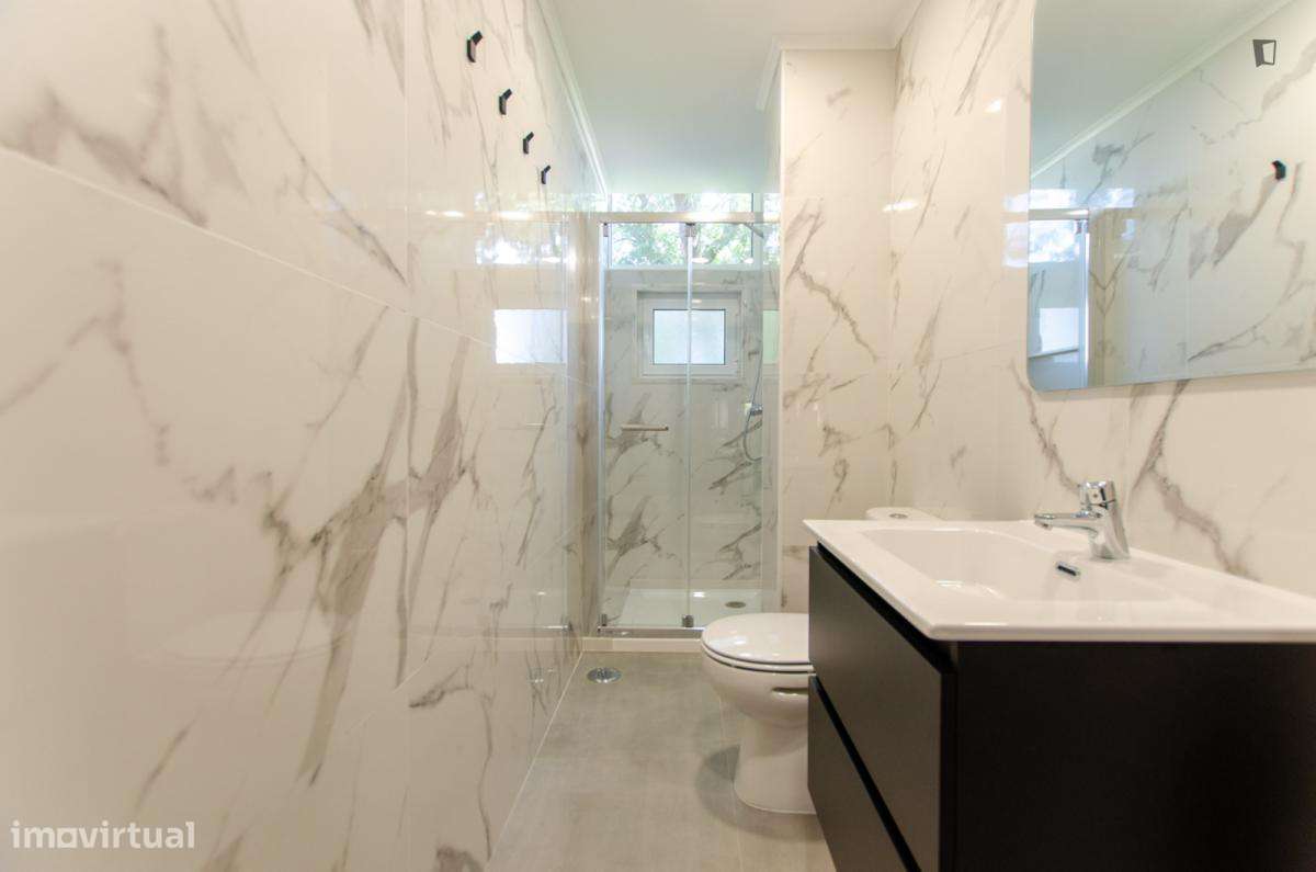 Quarto - localizado em Carcavelos Lisbon - Grande imagem: 5/13